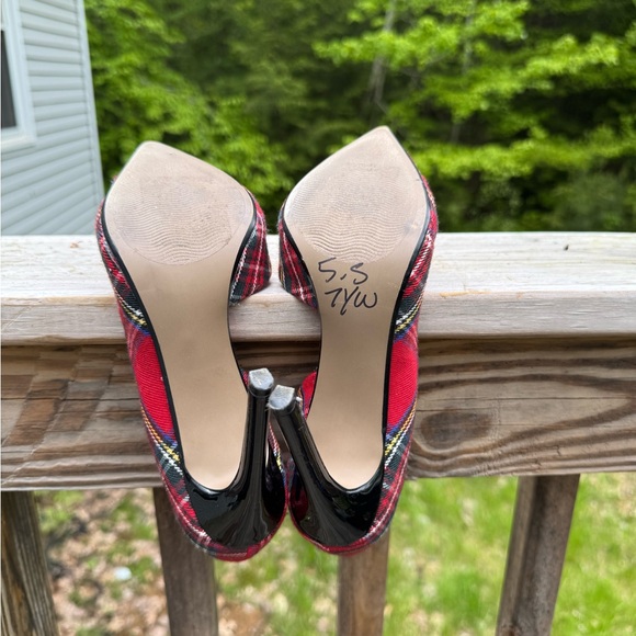 Betsey Johnson Red Heels with Bow Detail - Picture 5 of 5